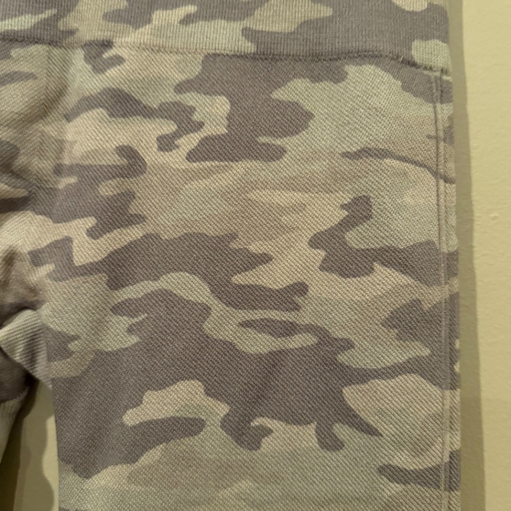 Spanx 2 Pair of Look at Me Now Green & Gray Camo Leggings, Comfy, Size Small - Picture 4 of 16